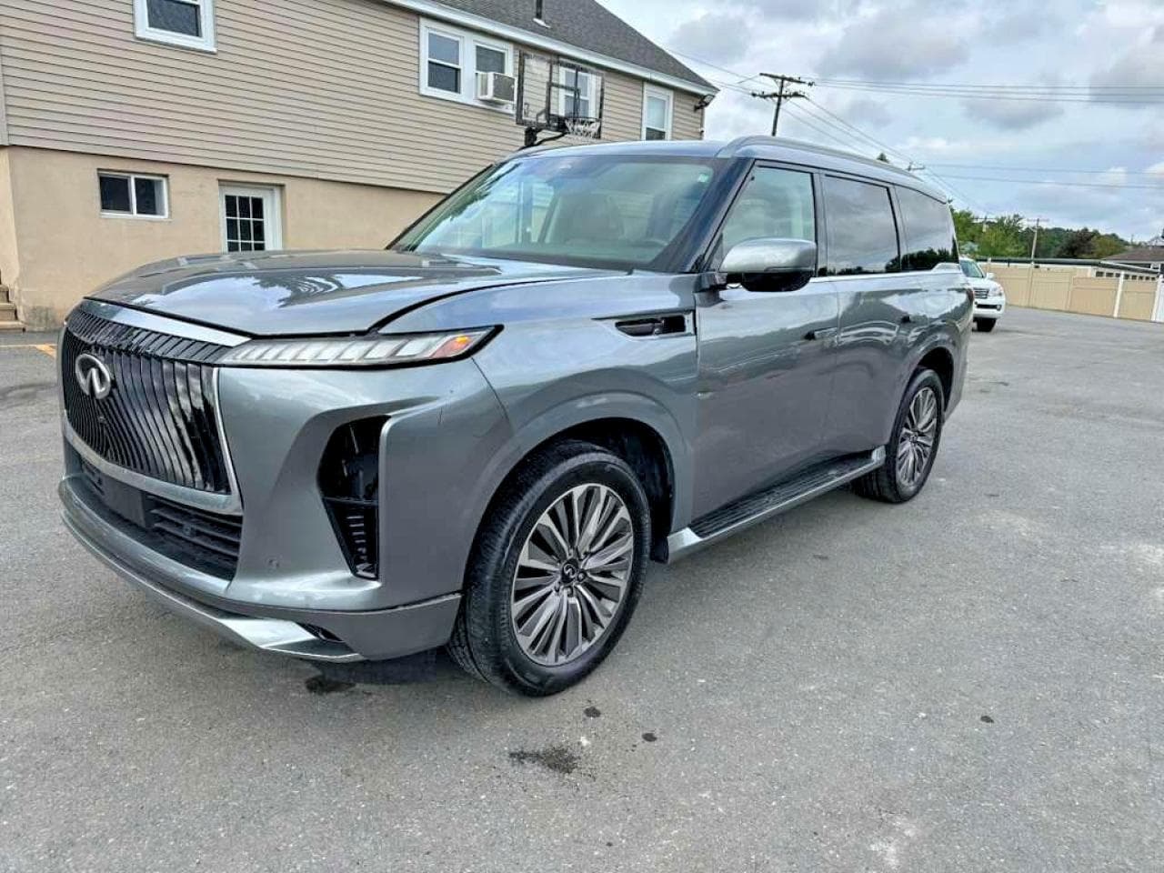 Infiniti QX80 2025 z USA