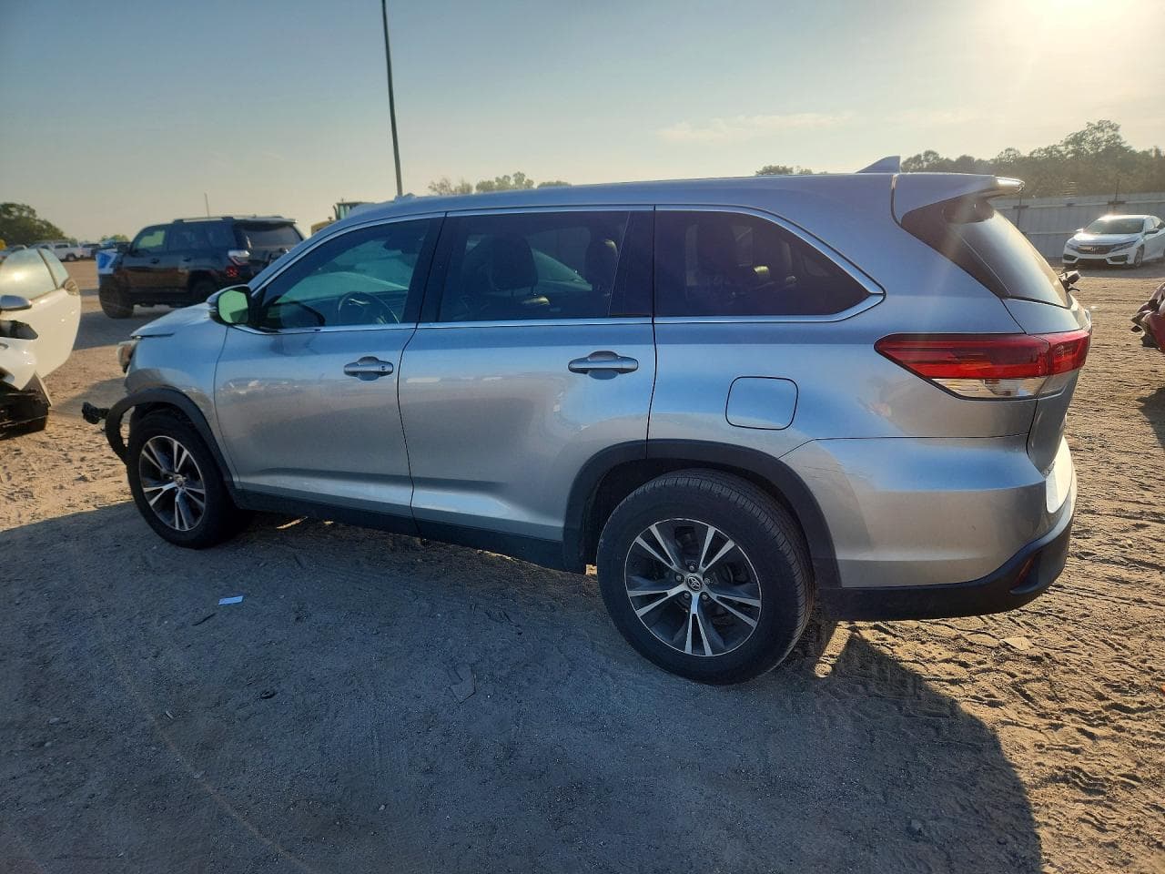 2019 Toyota Highlander Le Plus - foto 2