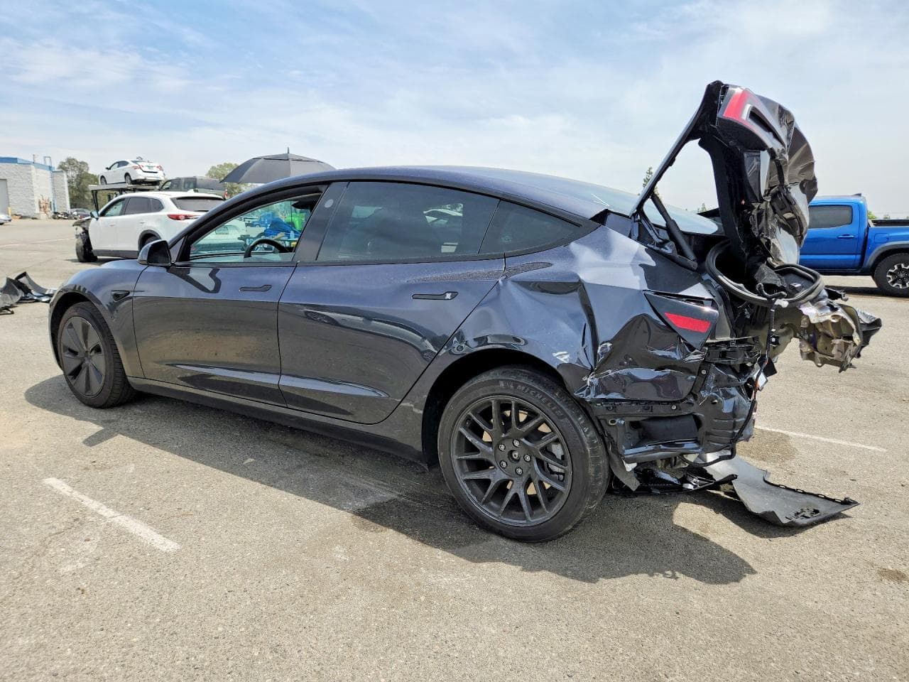 2025 Tesla Model 3 - foto 2
