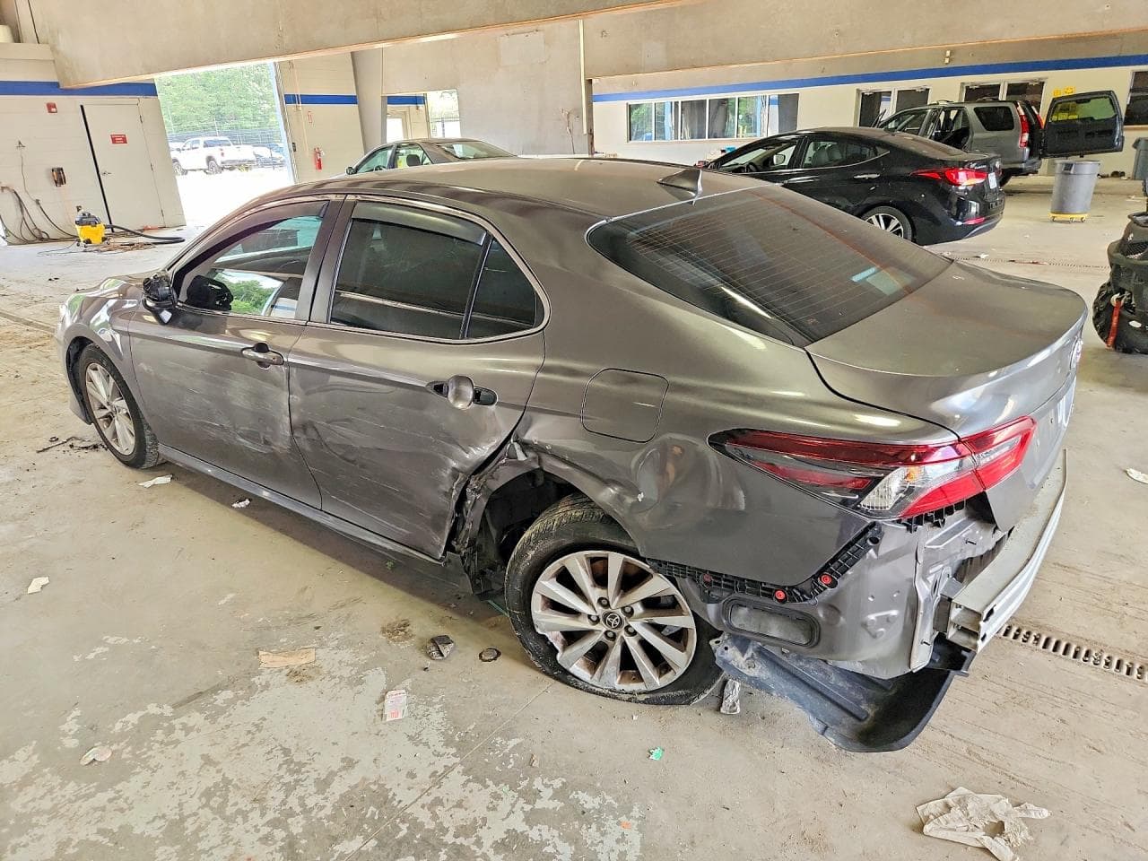 2023 Toyota Camry Le - foto 2