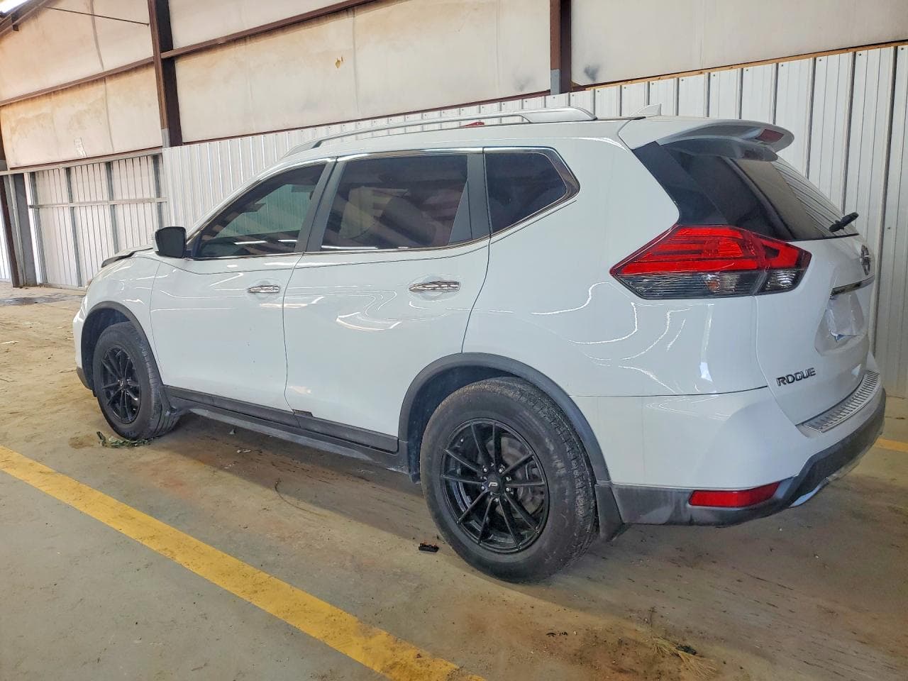 2017 Nissan Rogue S - foto 2