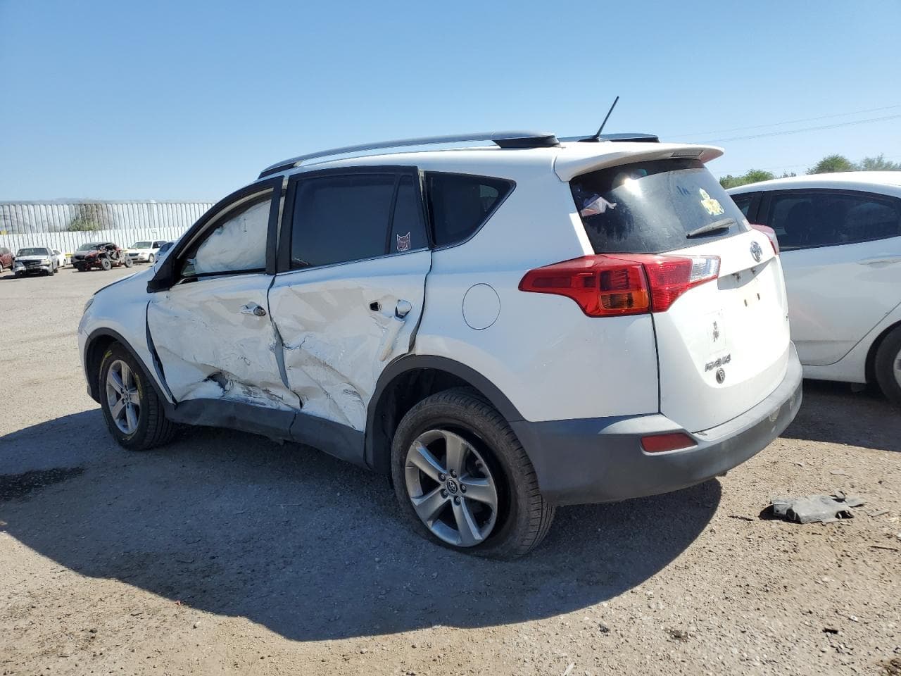 2015 Toyota Rav4 - foto 2