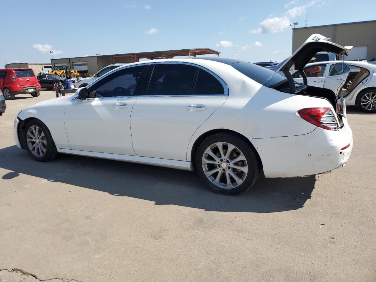 2017 Mercedes-Benz E 300 4Matic - foto 2