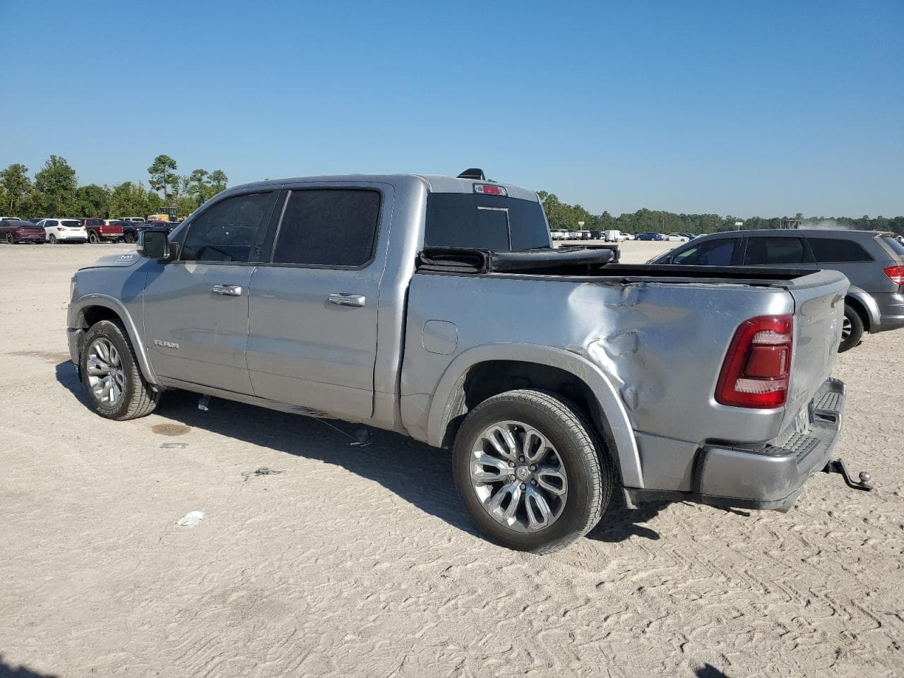 2021 Ram 1500 Laramie - foto 2