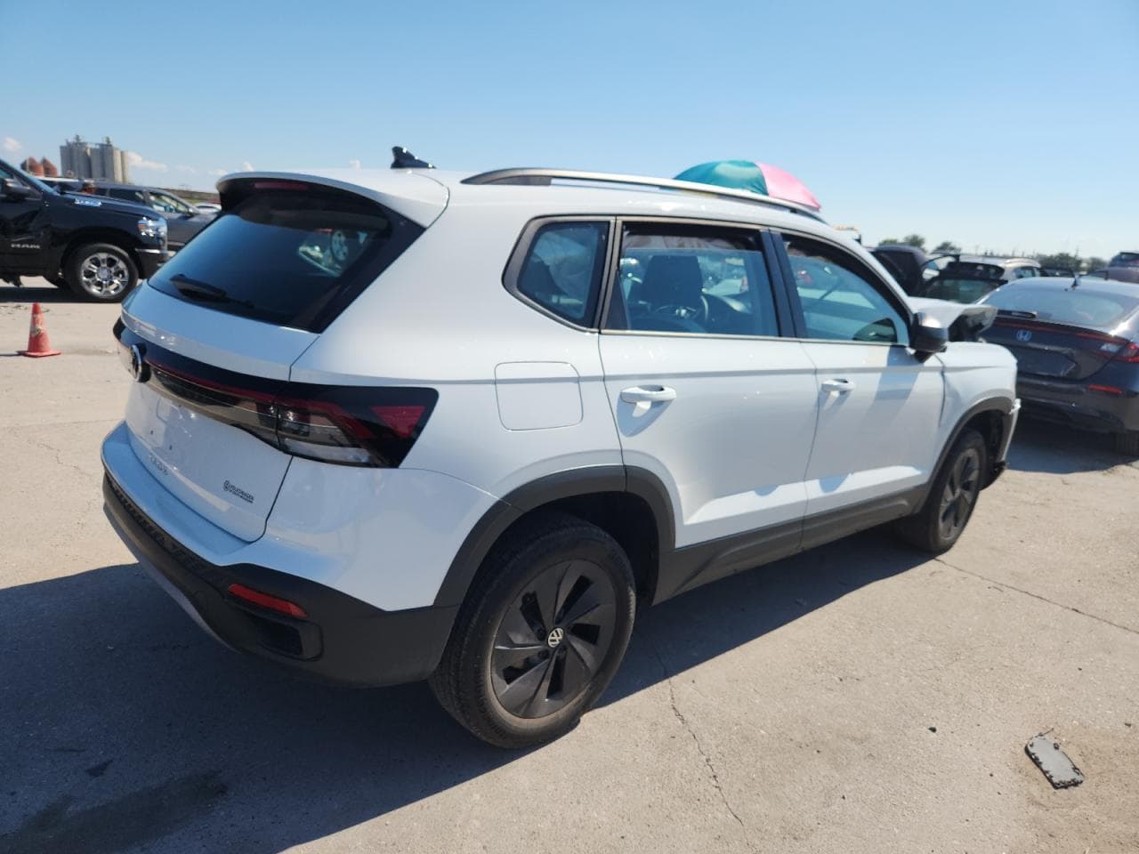 2025 Volkswagen Taos S - foto 3