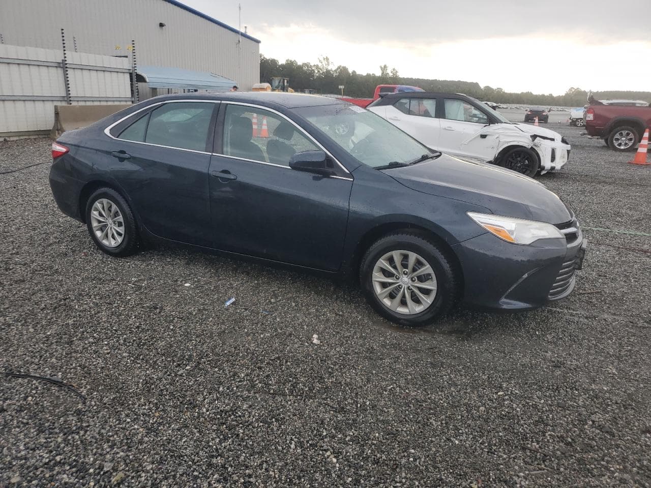 2017 Toyota Camry Le - foto 4