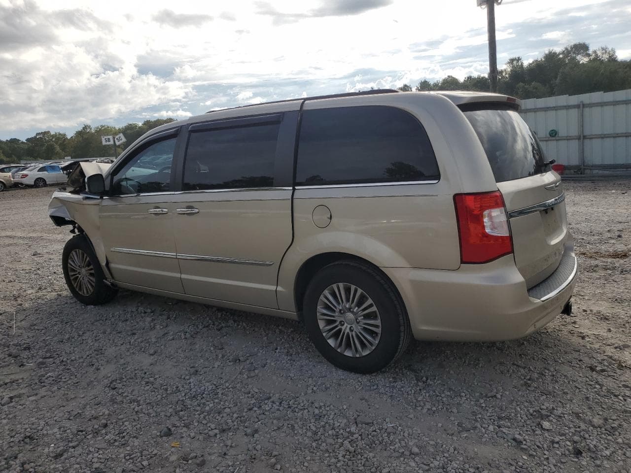 2015 Chrysler Town & Country Touring L - foto 2