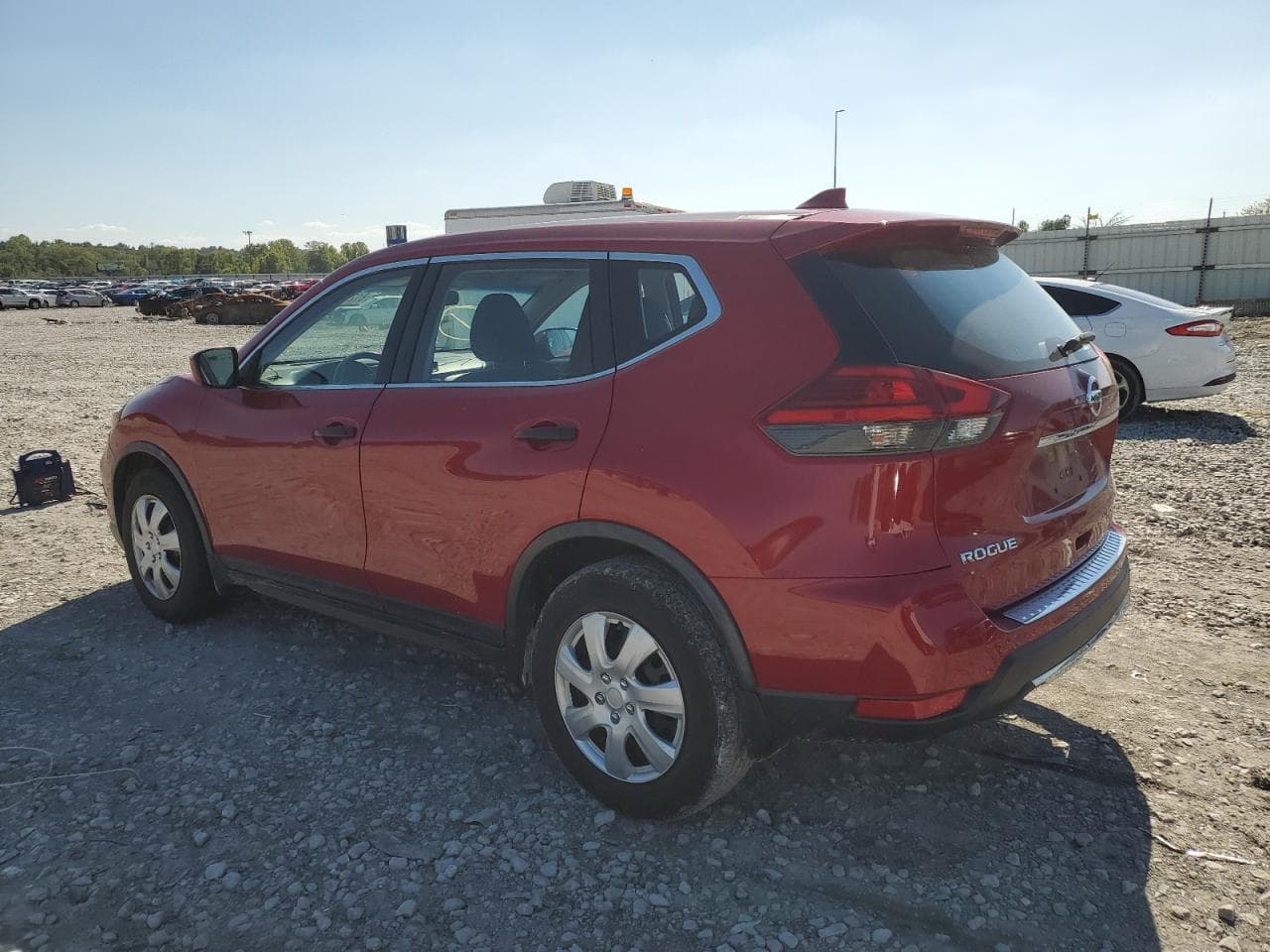 2017 Nissan Rogue S - foto 2