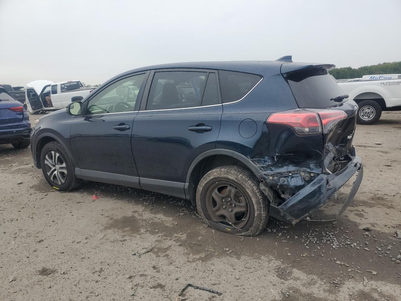 2018 Toyota Rav4 Le - foto 2