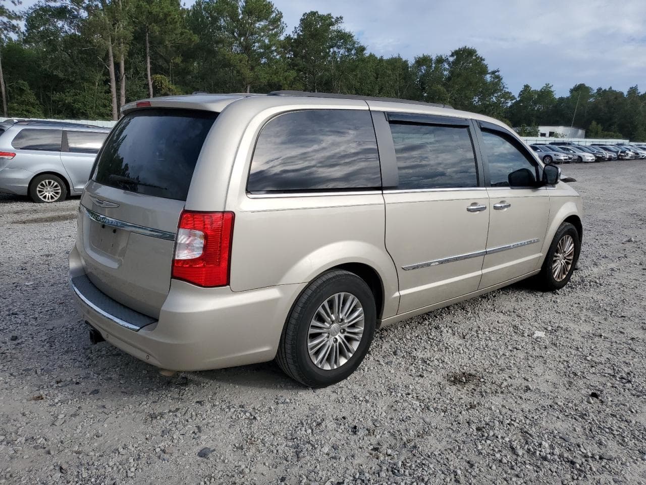 2015 Chrysler Town & Country Touring L - foto 3