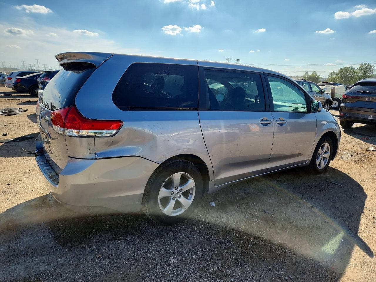 2012 Toyota Sienna Le 8-Passenger - foto 3