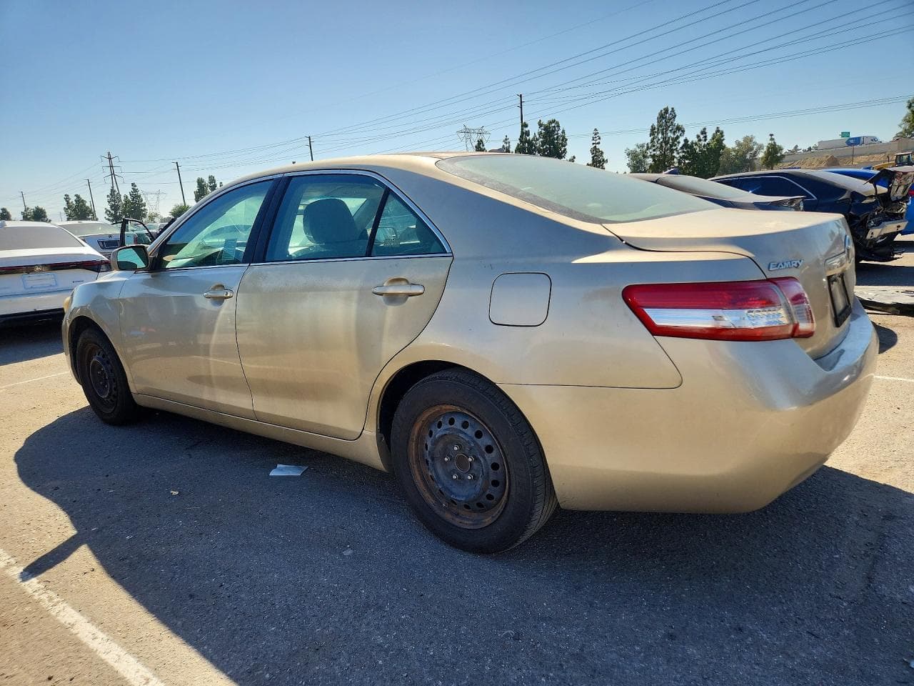 2010 Toyota Camry Le - foto 2