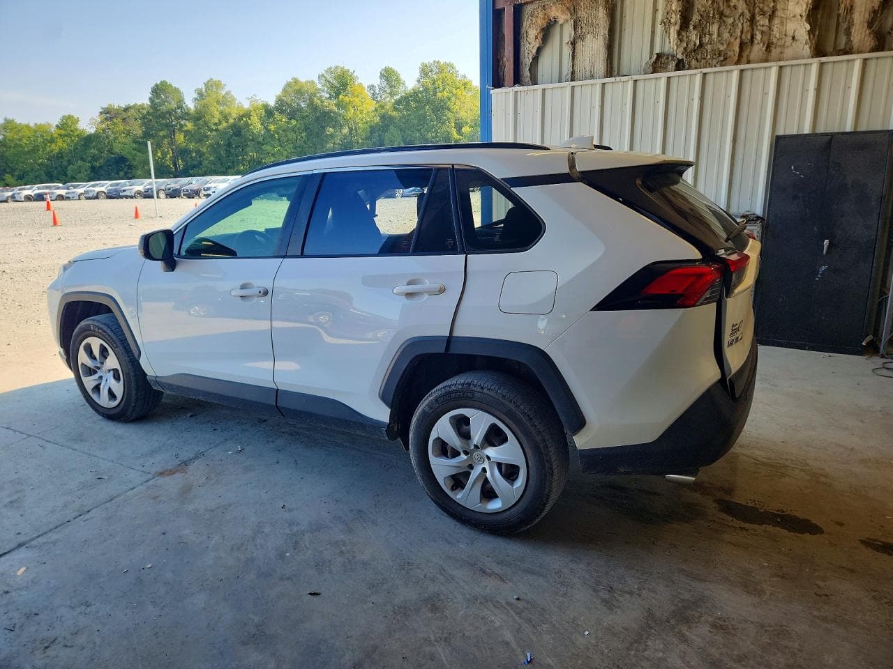 2020 Toyota Rav4 Le - foto 2