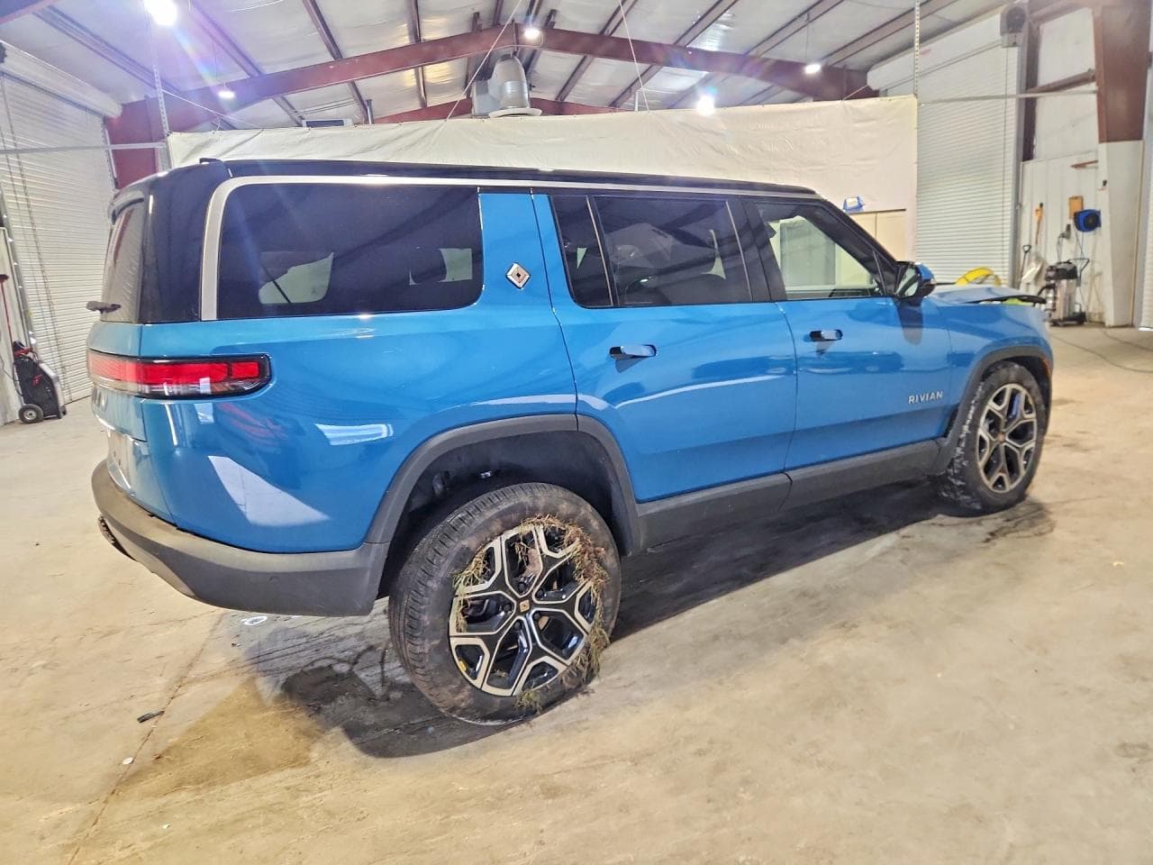 2026 Rivian R1S Adventure - foto 3