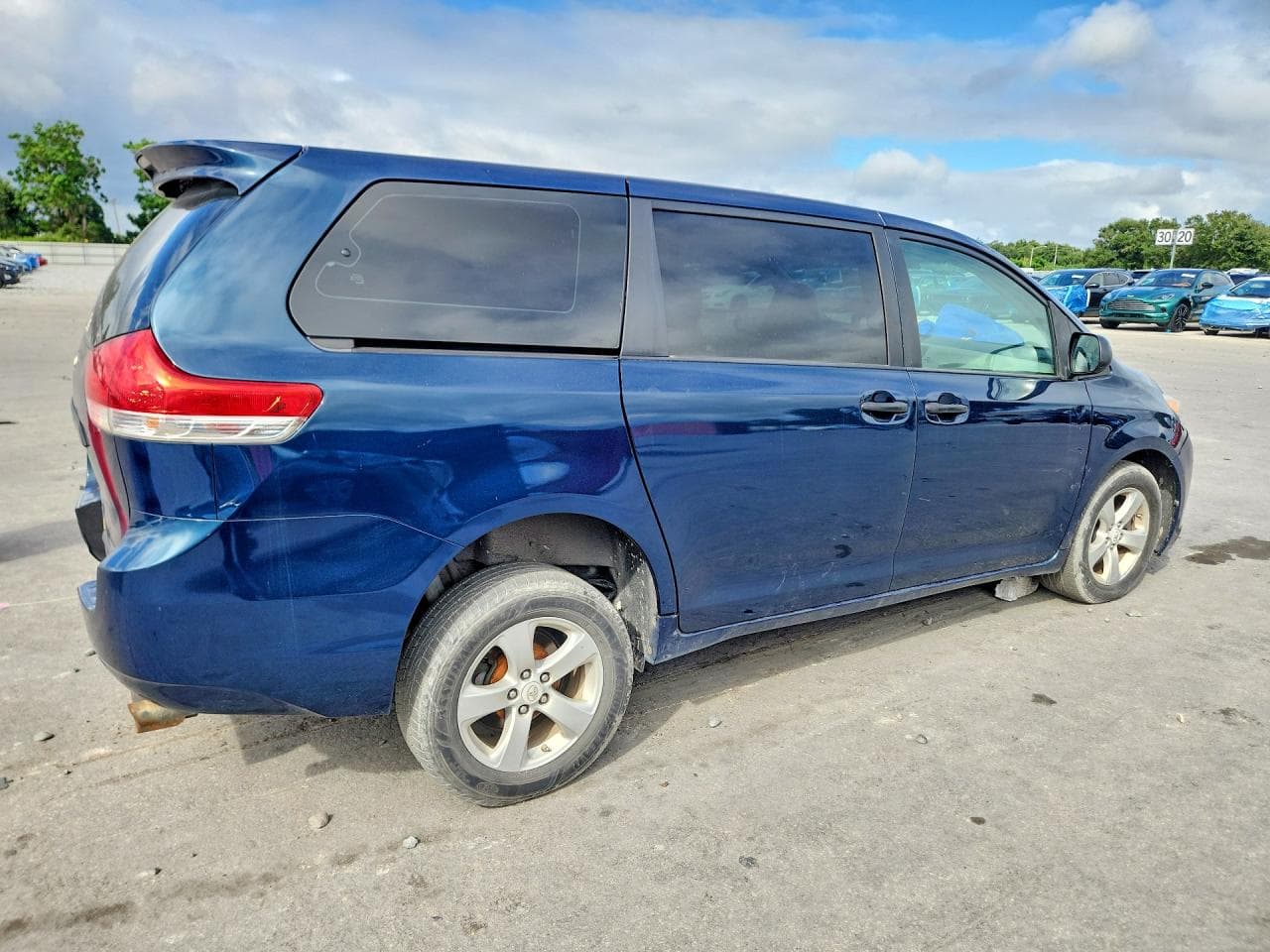 2011 Toyota Sienna Base 7-Passenger - foto 3