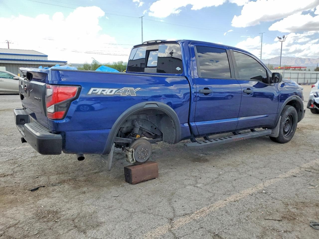 2021 Nissan Titan Pro-4X - foto 3