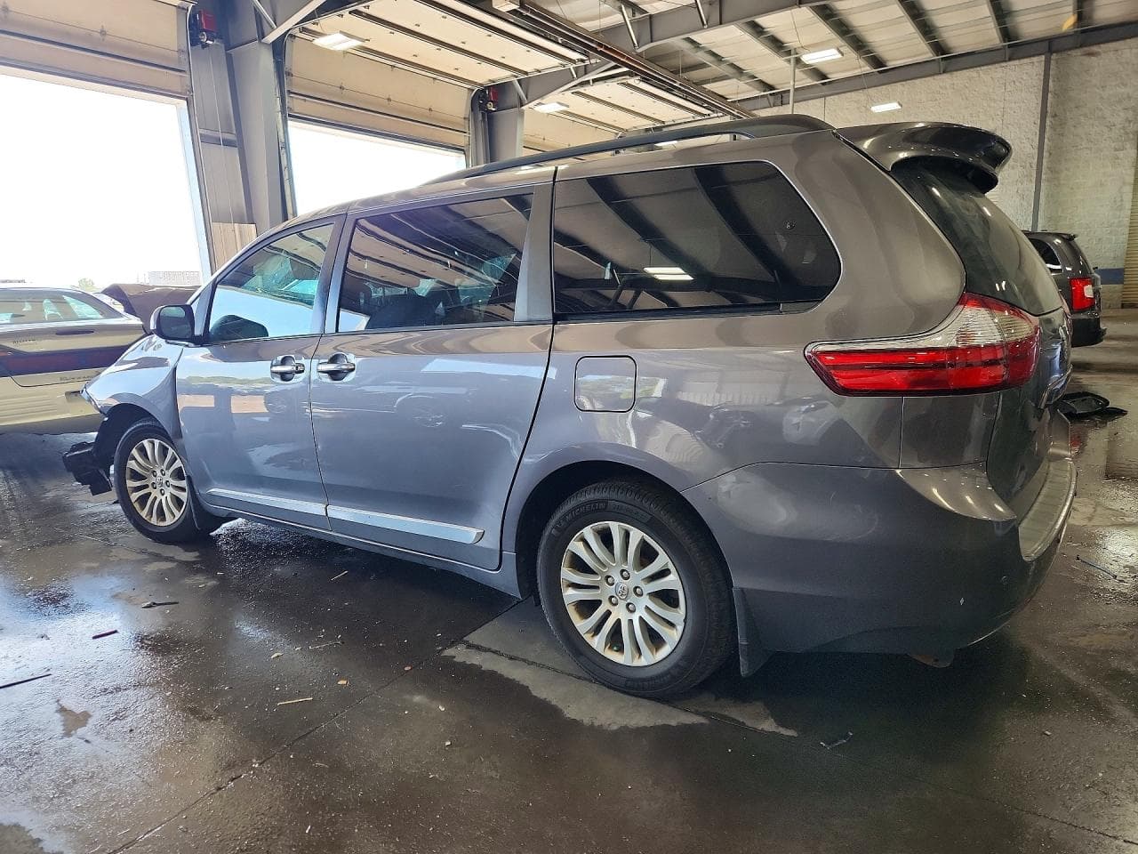 2015 Toyota Sienna Xle 8-Passenger - foto 2