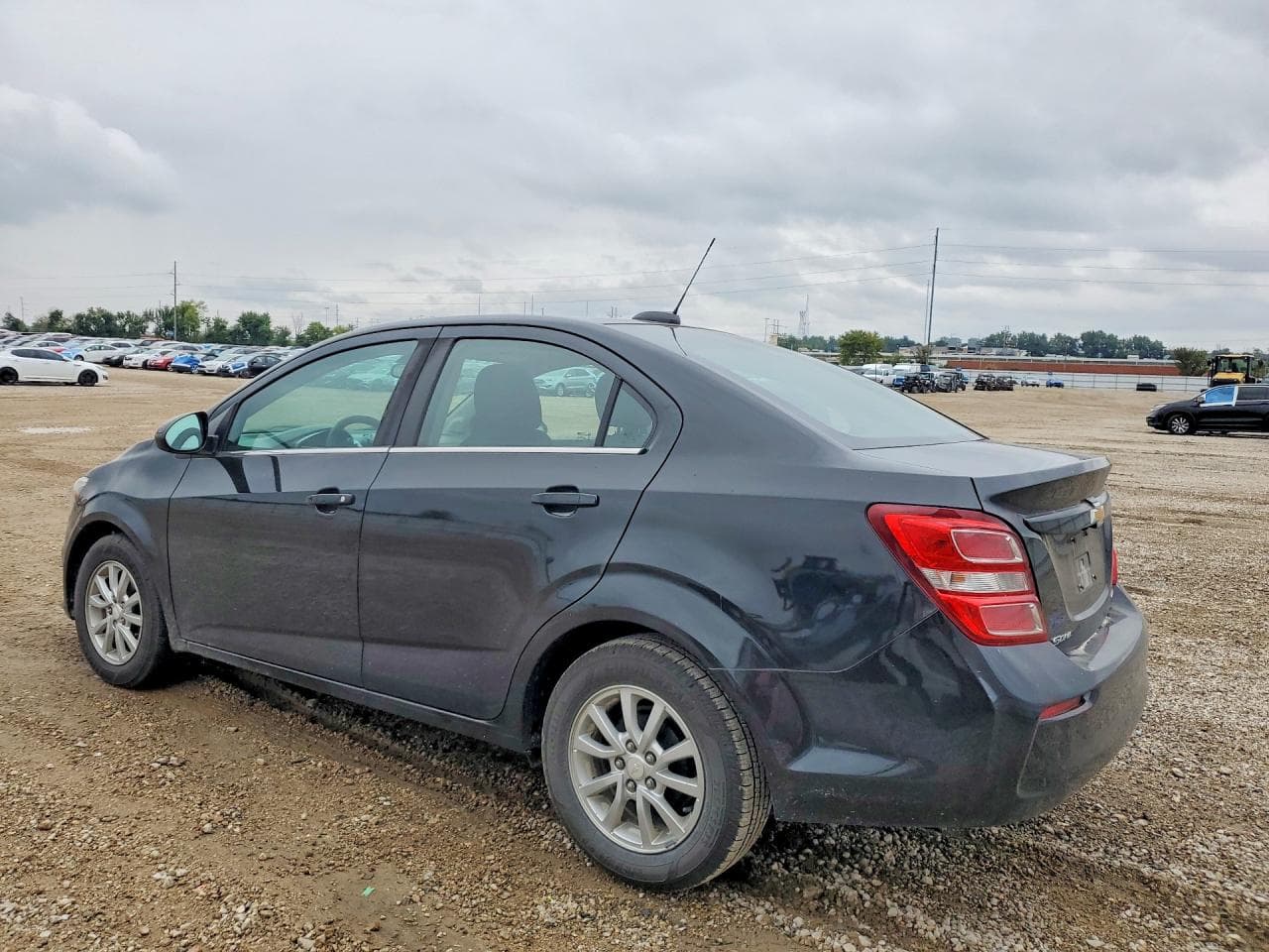 2017 Chevrolet Sonic 4D - foto 2