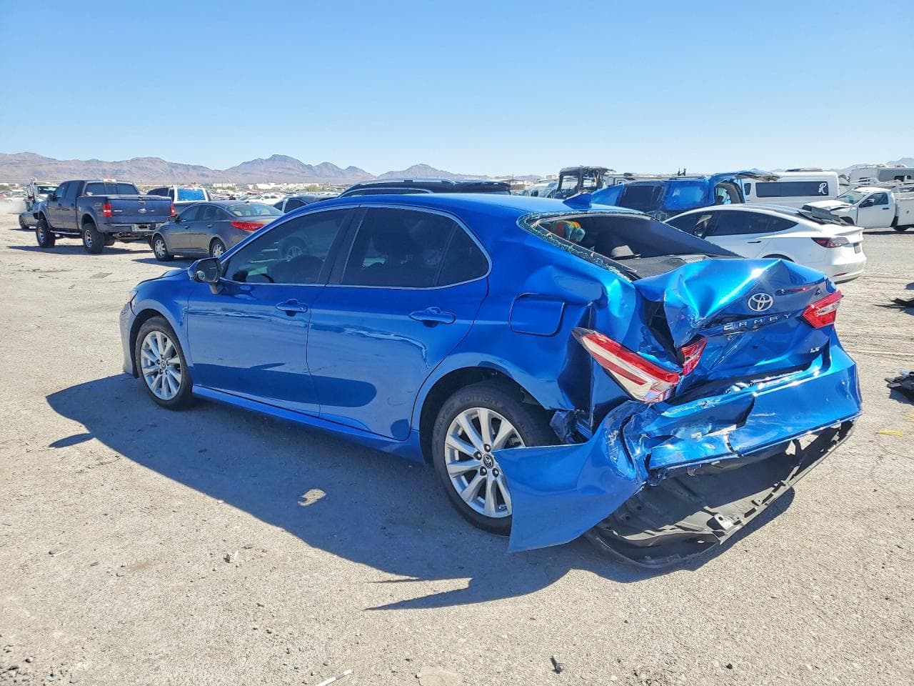 2019 Toyota Camry Le - foto 2