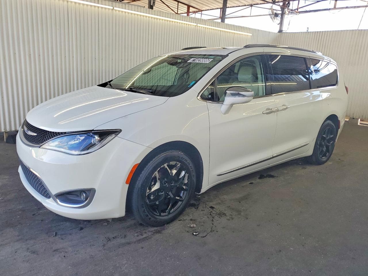 Chrysler Pacifica 2020 z USA
