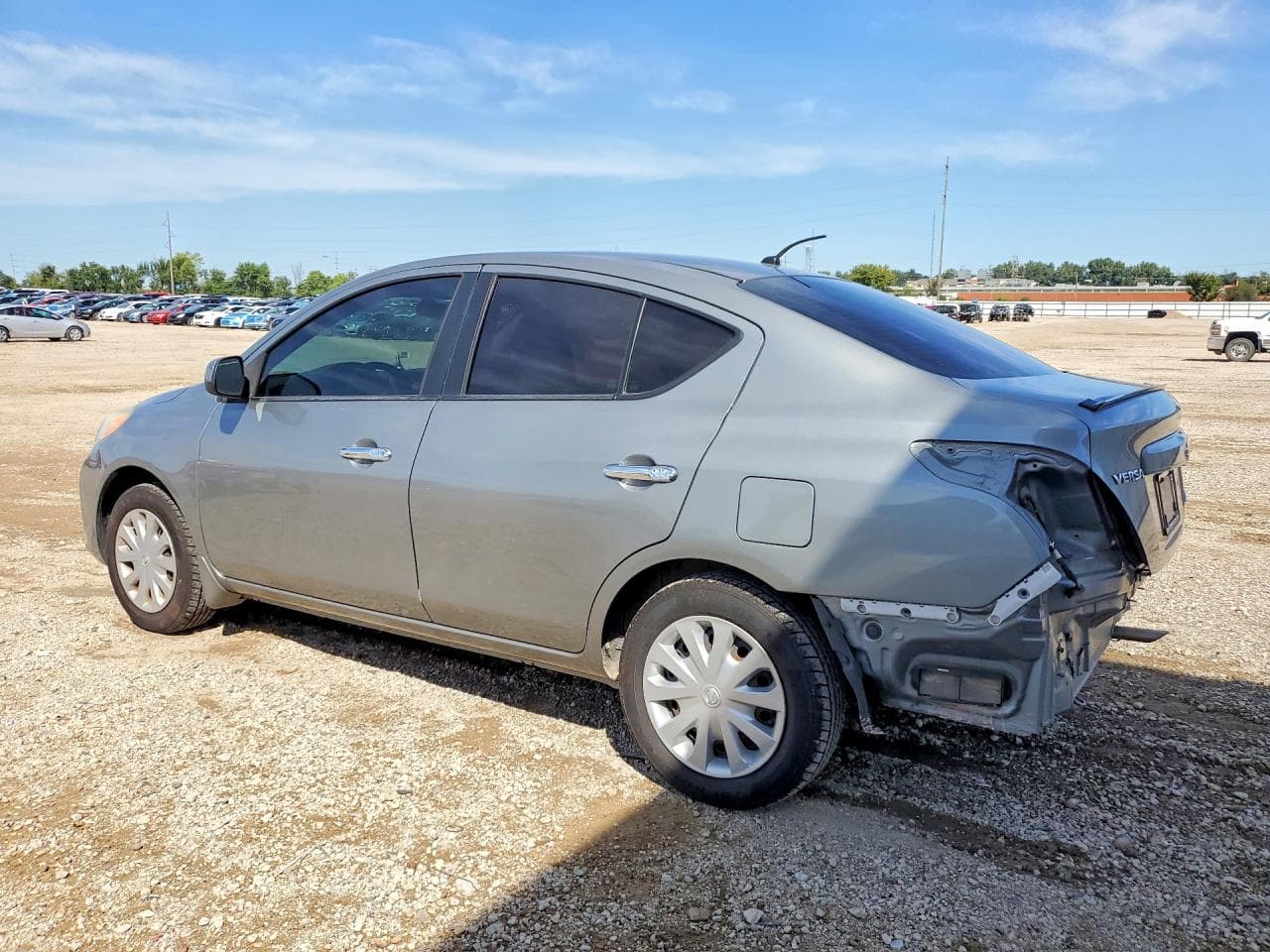 2012 Nissan Versa 1.6 S - foto 2