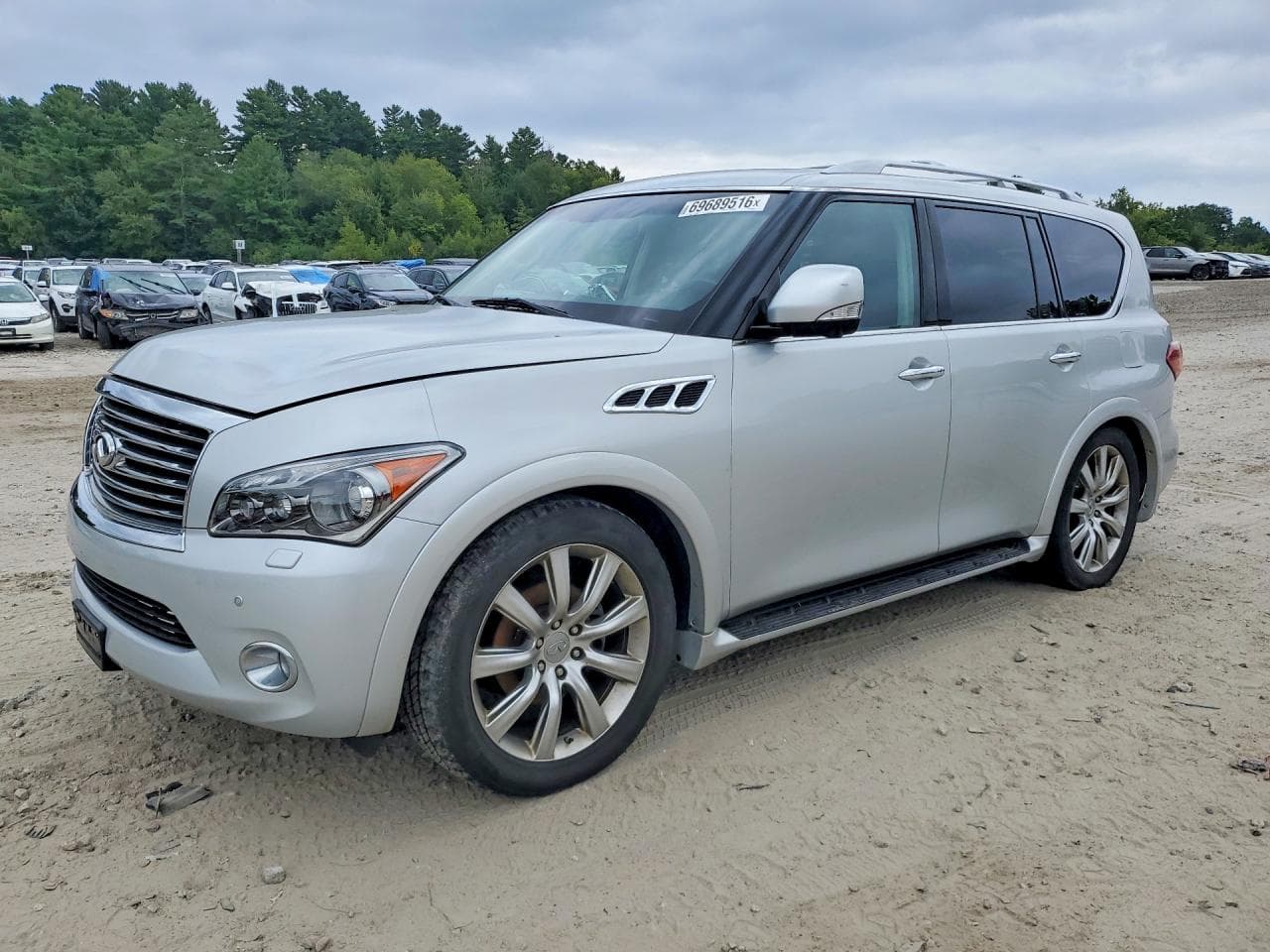 Infiniti QX56 2011 z USA
