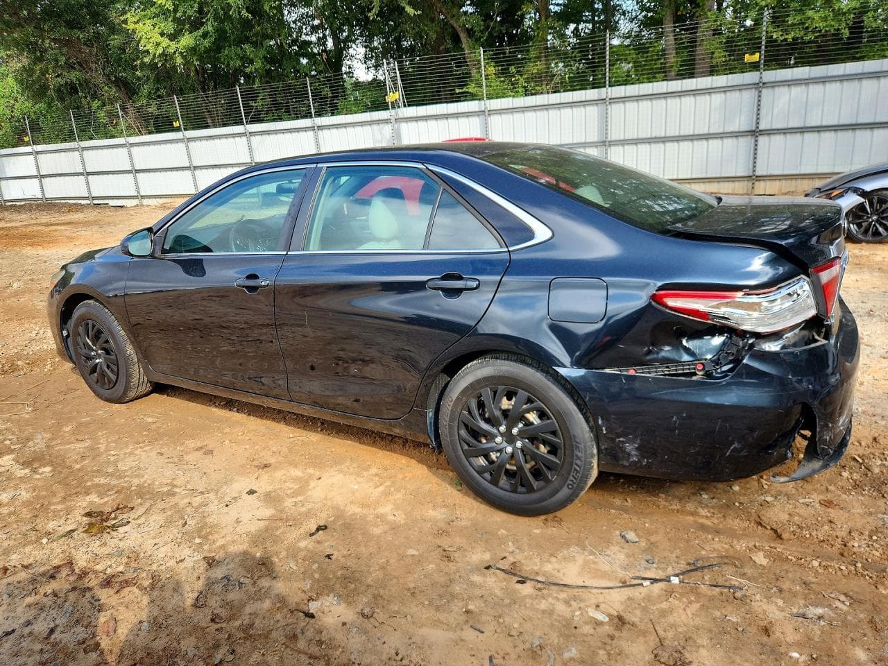 2016 Toyota Camry Le - foto 2
