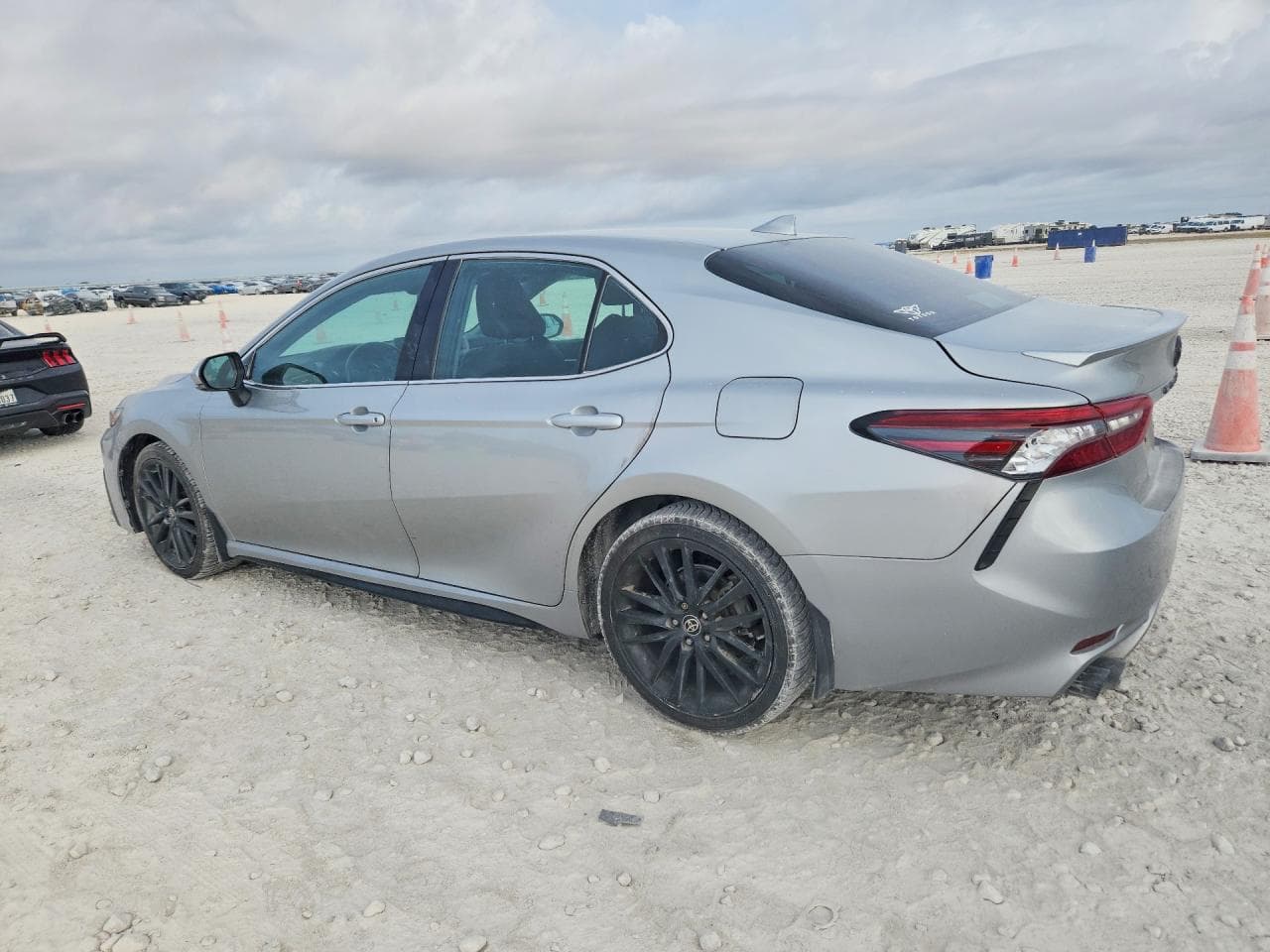 2021 Toyota Camry Xse - foto 2