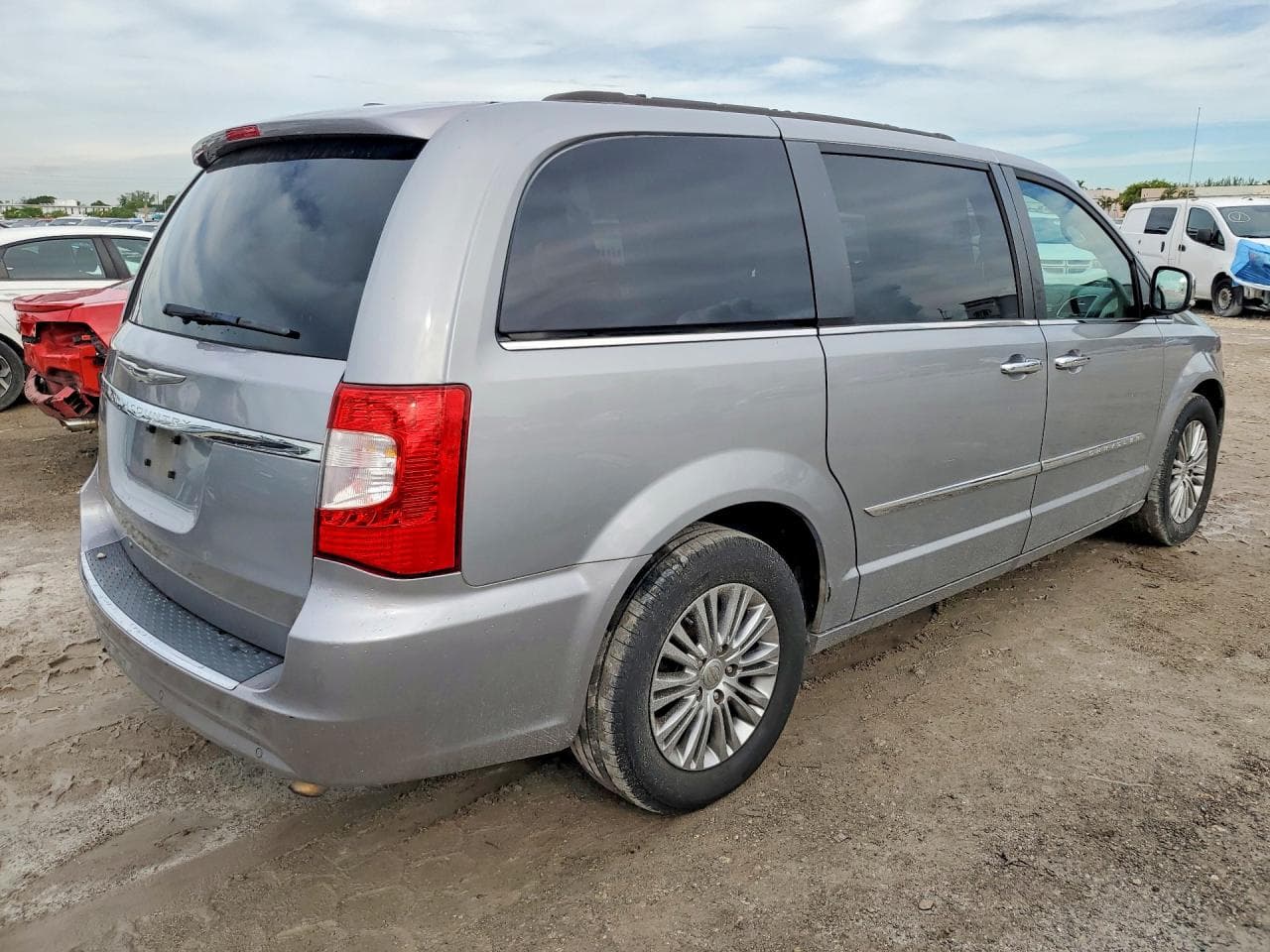 2015 Chrysler Town & Country Touring L - foto 3