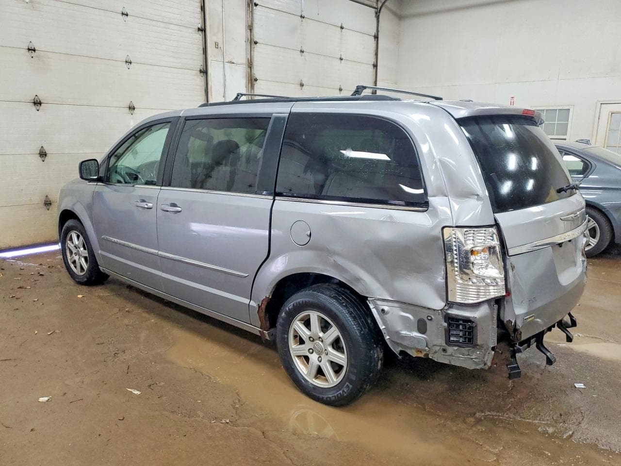 2013 Chrysler Town & Country Touring - foto 2