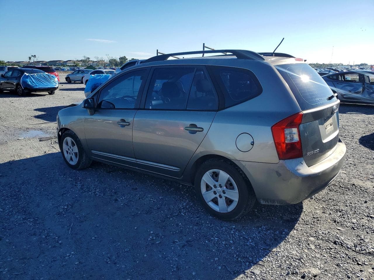 2009 Kia Rondo Base - foto 2