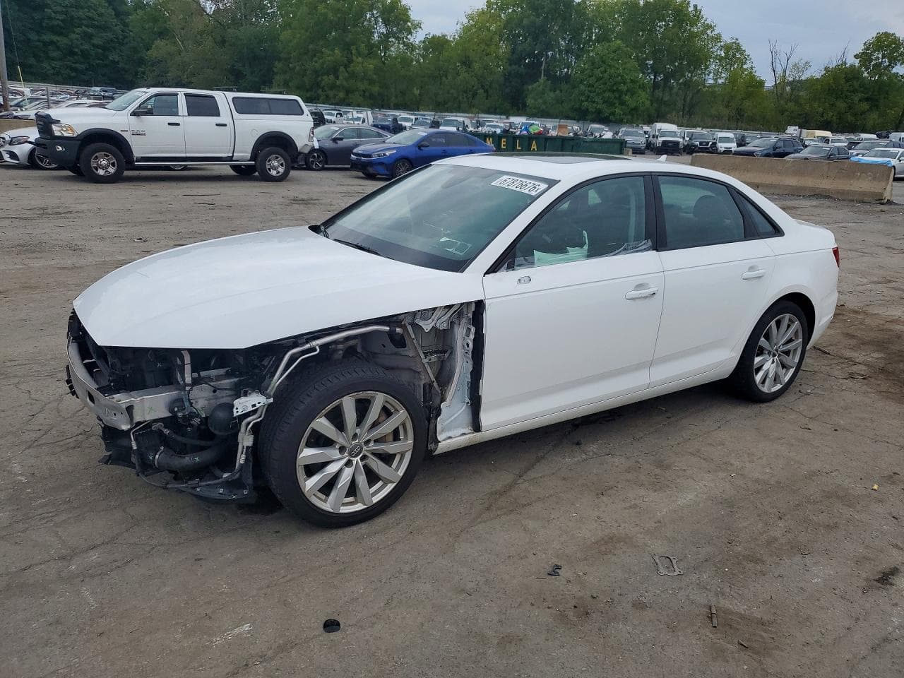 Audi A4 2017 z USA