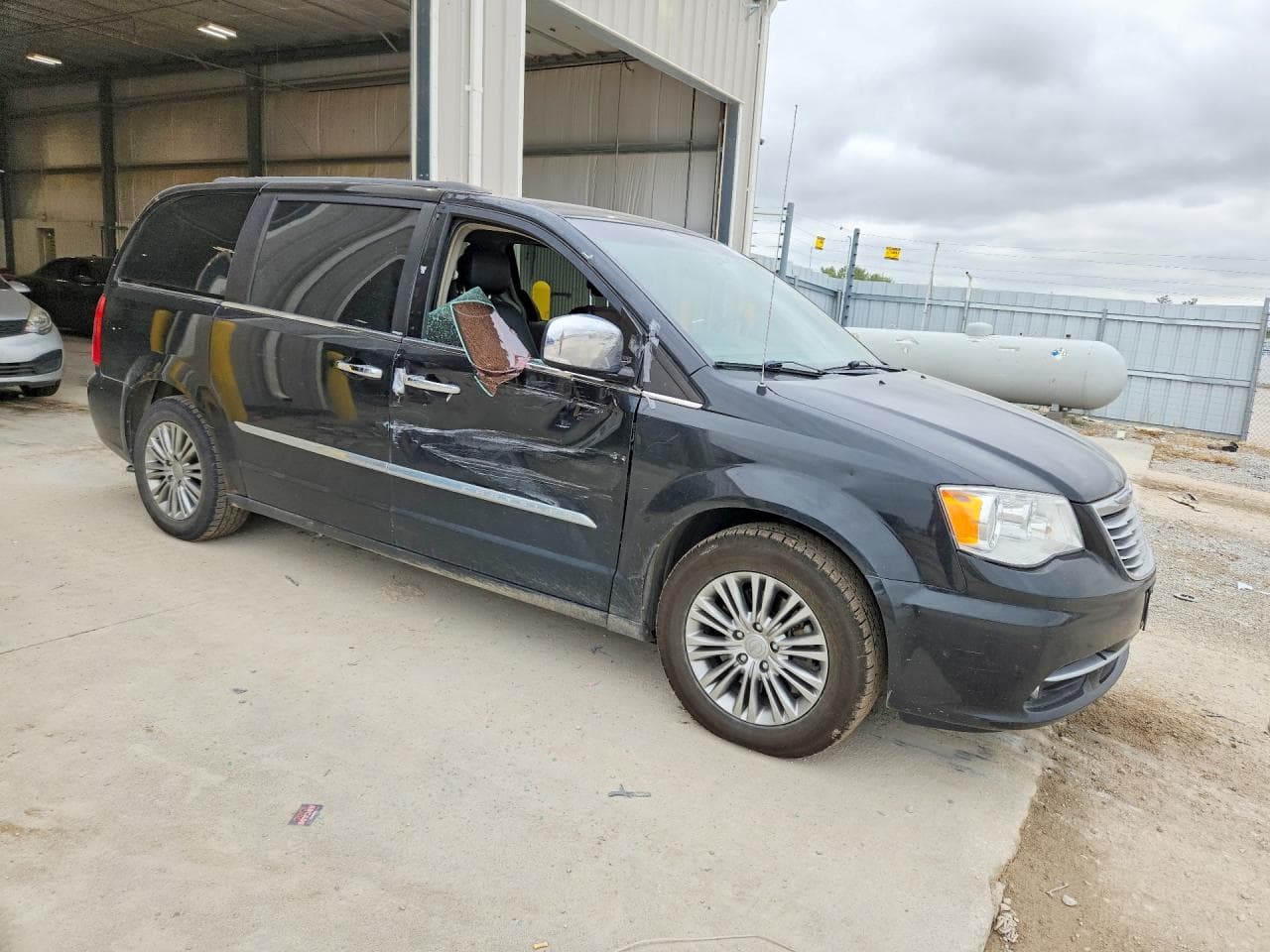 2013 Chrysler Town & Country Touring L - foto 4