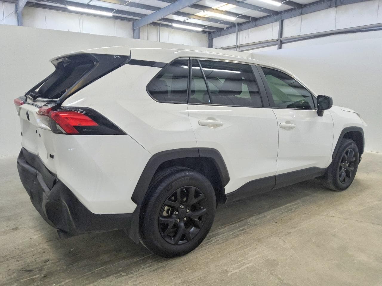 2025 Toyota Rav4 Le - foto 3