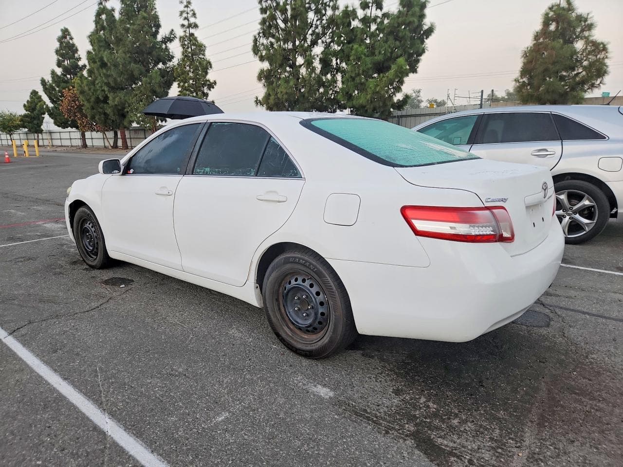 2010 Toyota Camry Le - foto 2