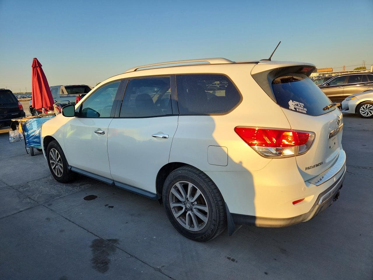 2014 Nissan Pathfinder Sv - foto 2