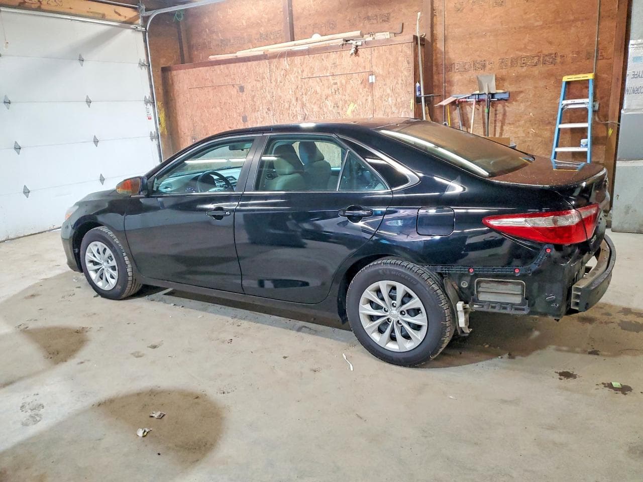 2015 Toyota Camry Le - foto 2