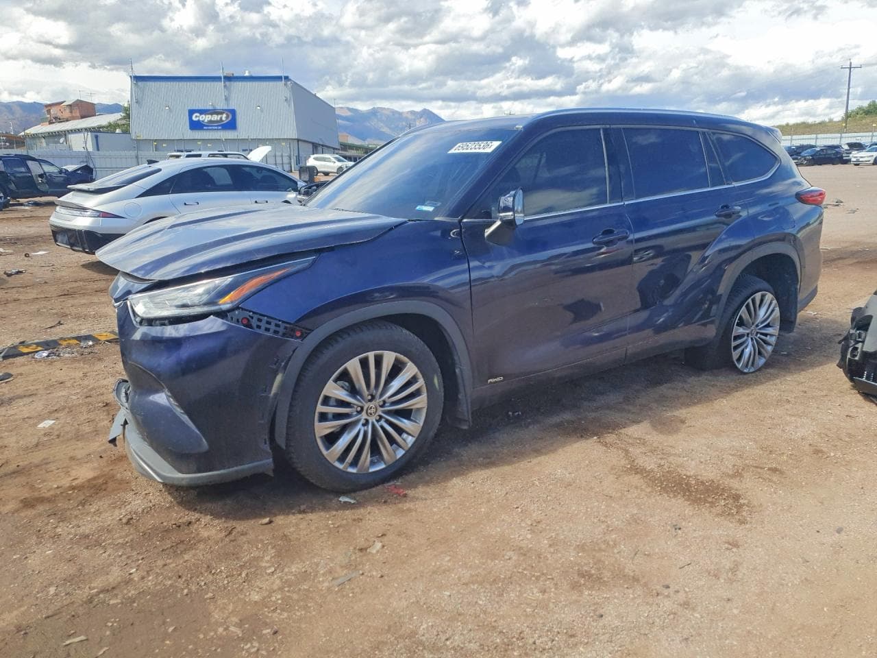 2023 Toyota Highlander Hybrid Platinum