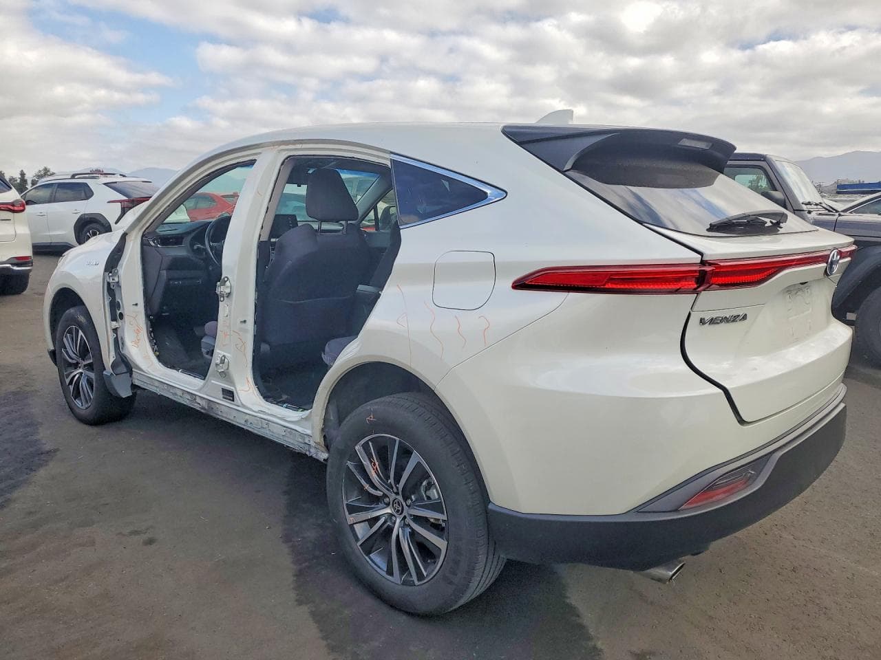 2021 Toyota Venza Le - foto 2