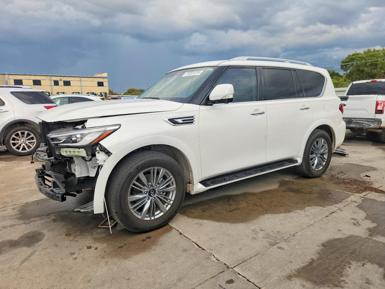 Infiniti QX80 2022 z USA