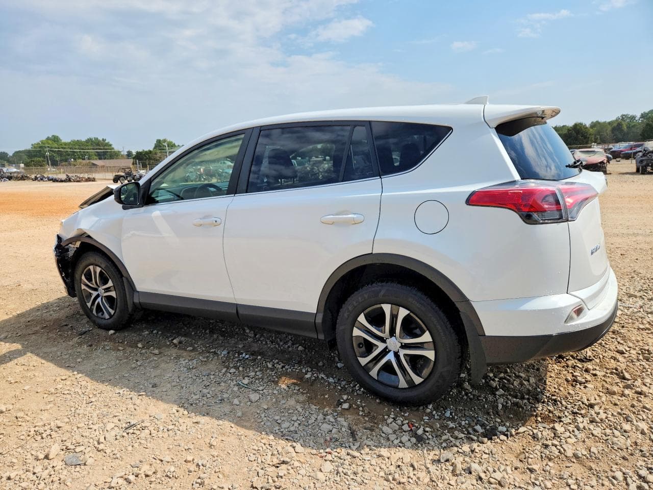 2017 Toyota Rav4 Le - foto 2