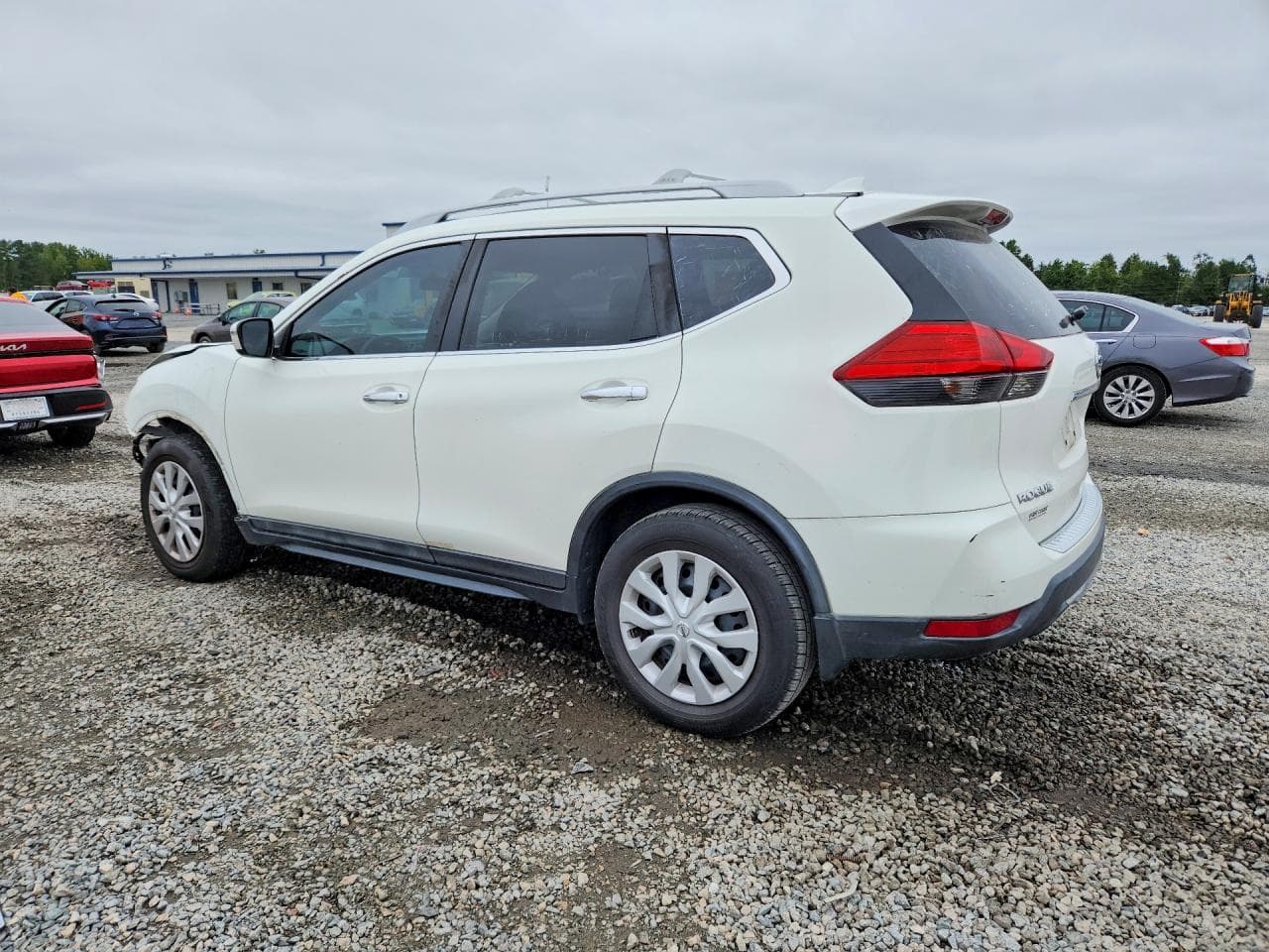 2017 Nissan Rogue S - foto 2