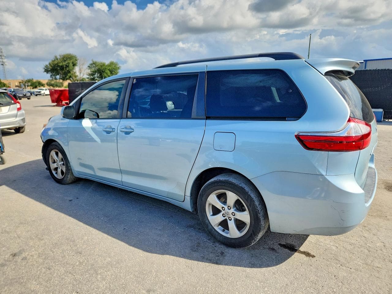 2016 Toyota Sienna Le - foto 2