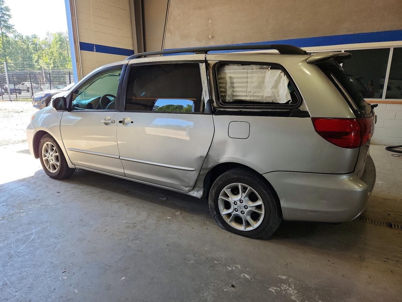 2005 Toyota Sienna Le - foto 2
