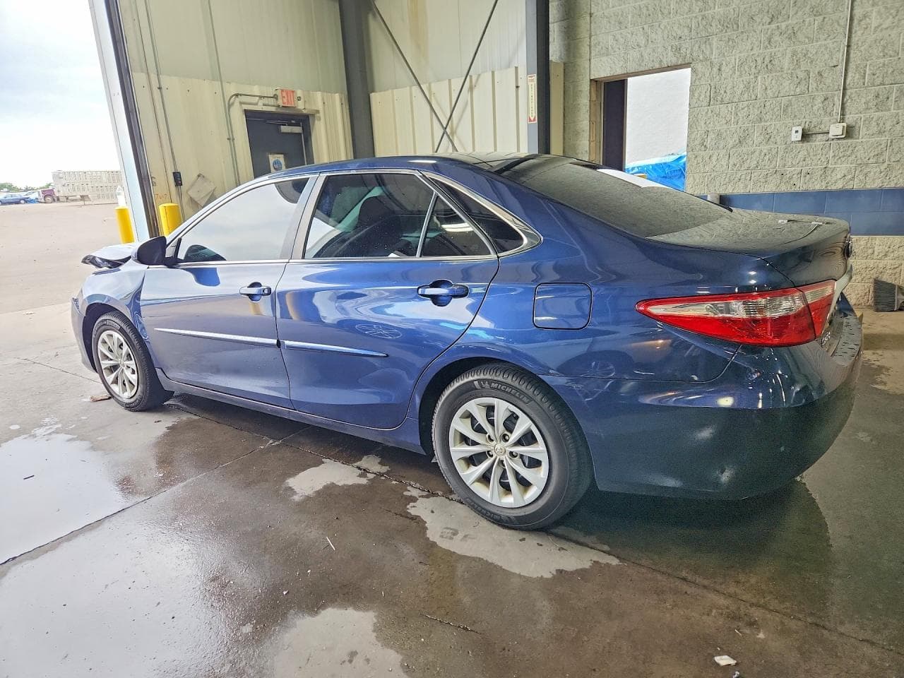 2017 Toyota Camry Le - foto 2