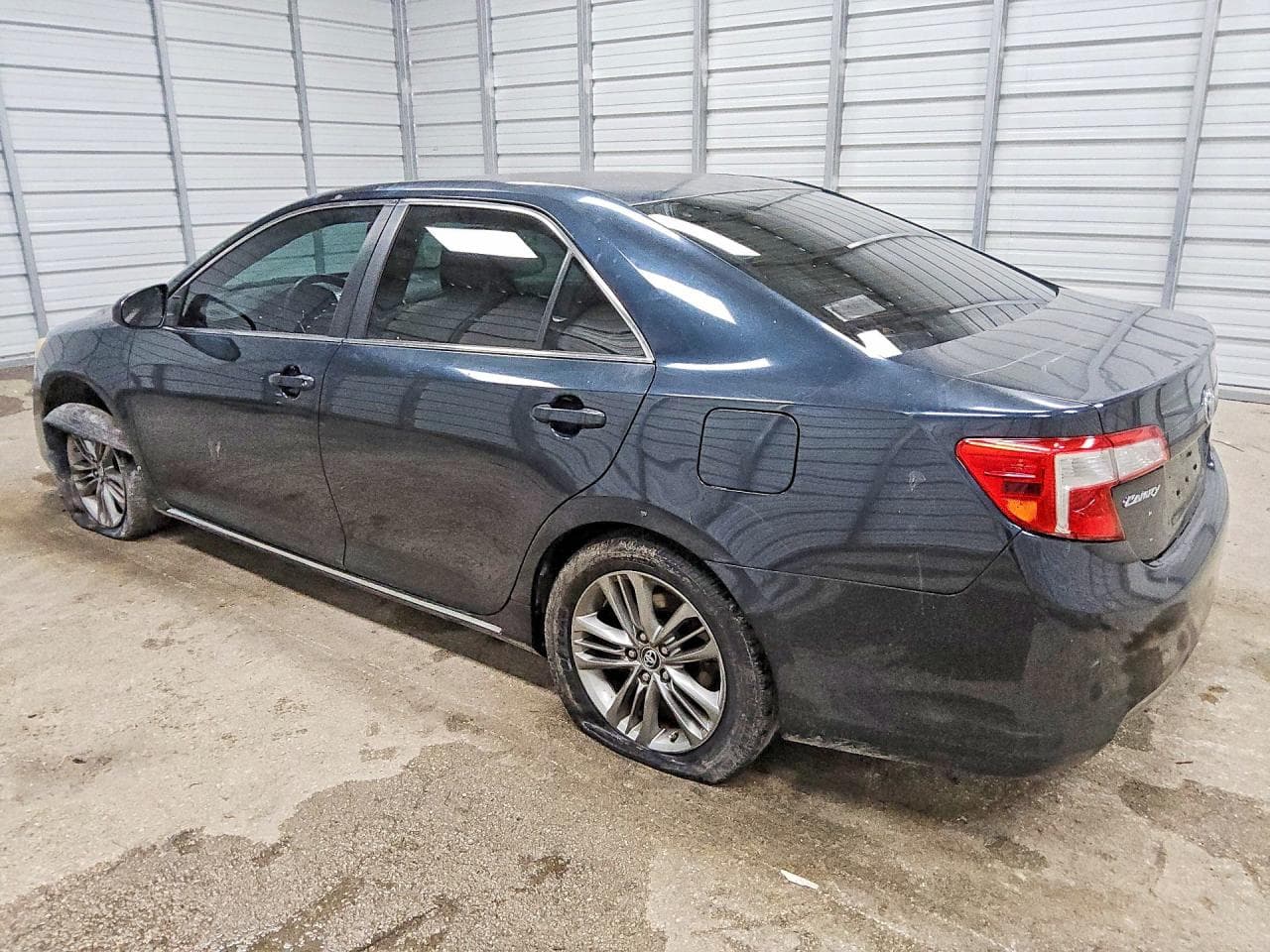 2014 Toyota Camry Le - foto 2