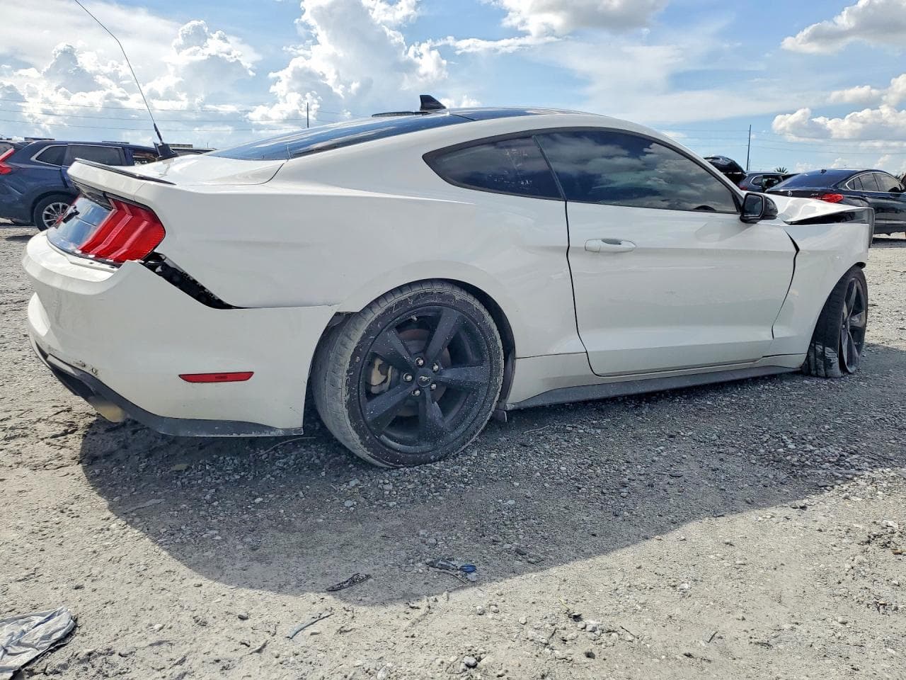 2021 Ford Mustang - foto 3