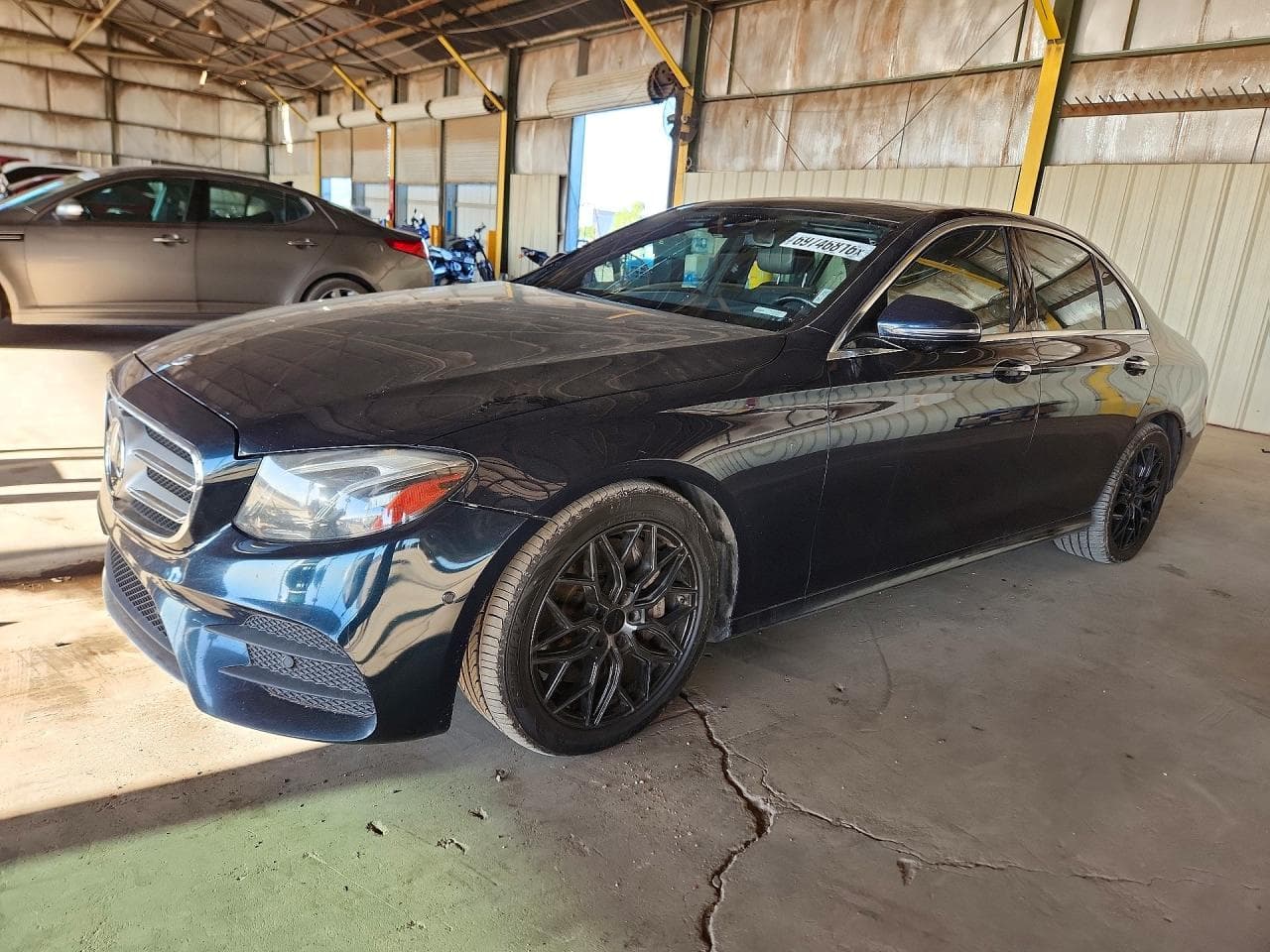 Mercedes-Benz E-klasse 2017 z USA