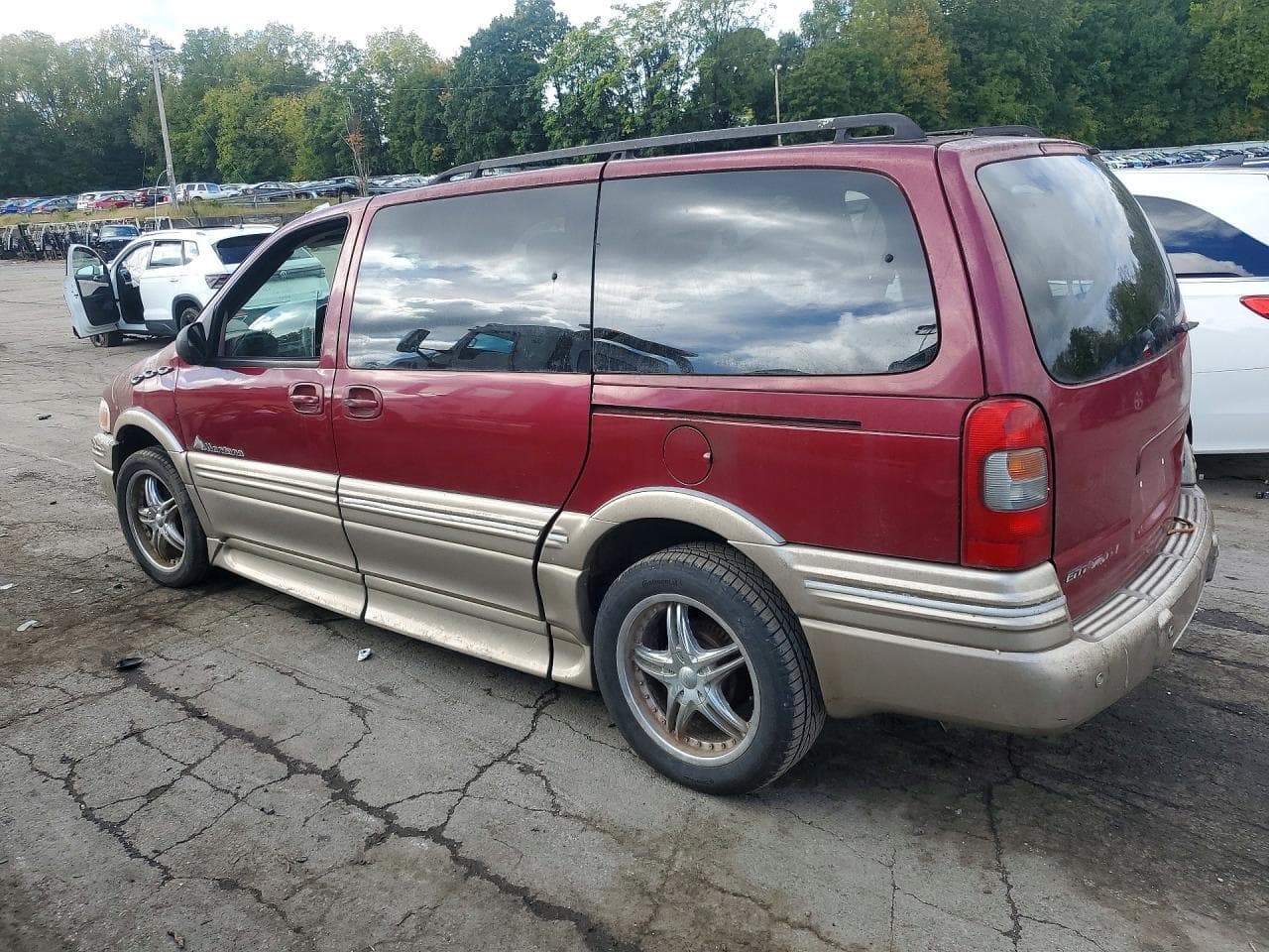 2005 Pontiac Montana Incomplete - foto 2
