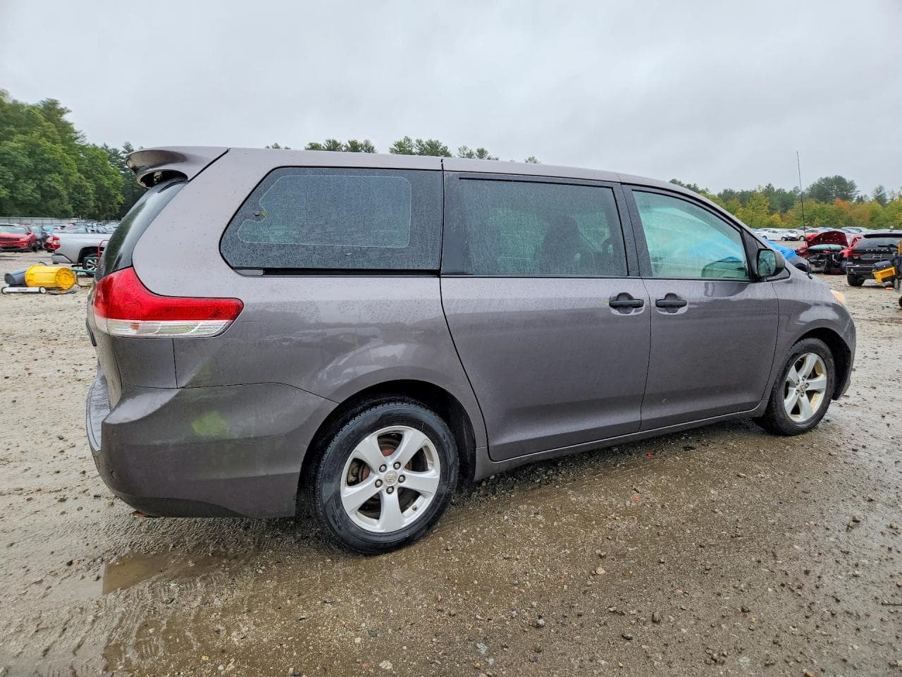 2012 Toyota Sienna Base 7-Passenger - foto 3